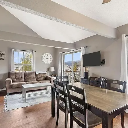 2Br Cozy Condo - Centrally Located - Stairs Required - Free Tickets Included - Fc1-5